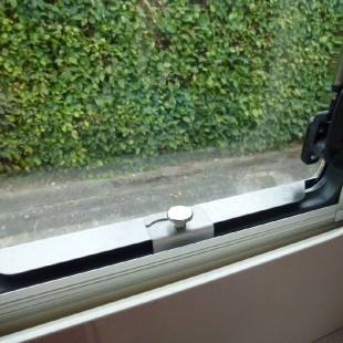 Dometic zařízení proti krádeži pro výklopná okna