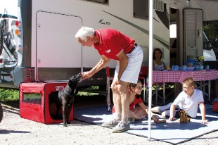 Skládací psí bouda Fiamma Carry Dog